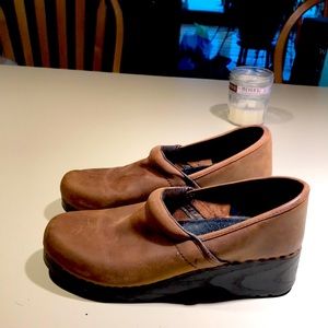 Women’s Brown LL Bean clogs size 8.5